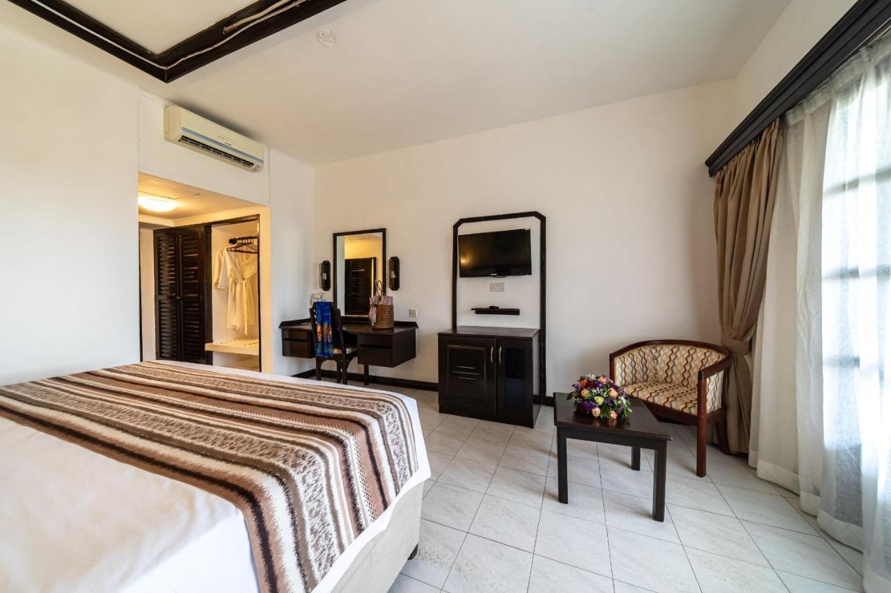 Prideinn Flamingo & Mombasa