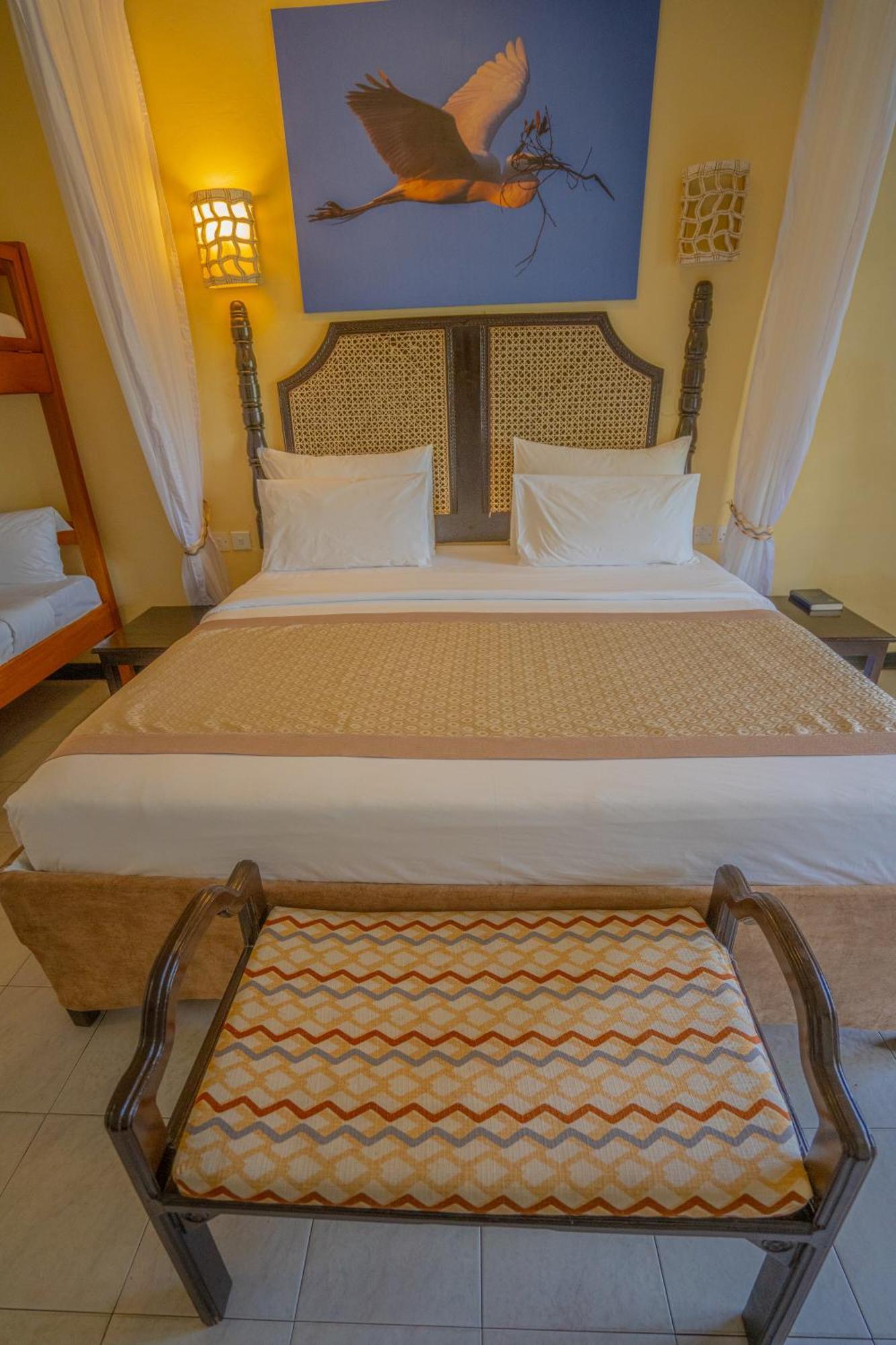 Prideinn Flamingo & Mombasa